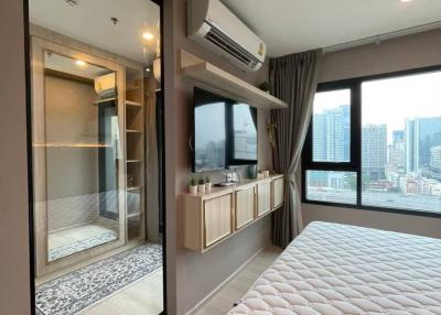 1-BR Condo at Life Asoke near ARL Makkasan