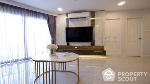 4-BR Condo at Belle Grand Rama 9 near MRT Phra Ram 9