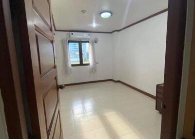 2-BR Condo near BTS Phrom Phong