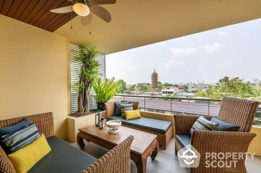 2-BR Condo at Ban Chao Phraya Condo near MRT Hua Lamphong