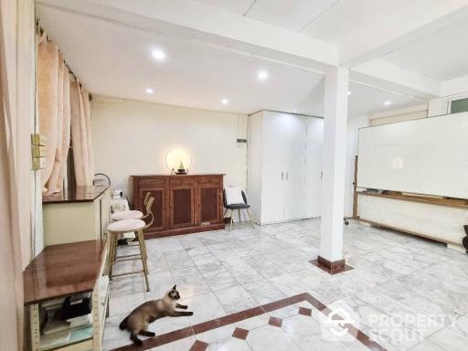 5-BR House near MRT Sutthisan