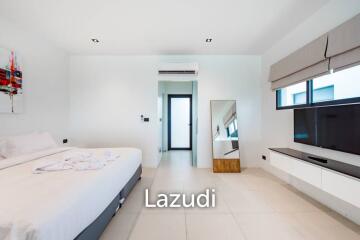 1 Bedroom with Rooftop and Private Jacuzzi