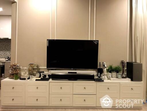 1-BR Condo at The Room Sukhumvit 21 near MRT Sukhumvit