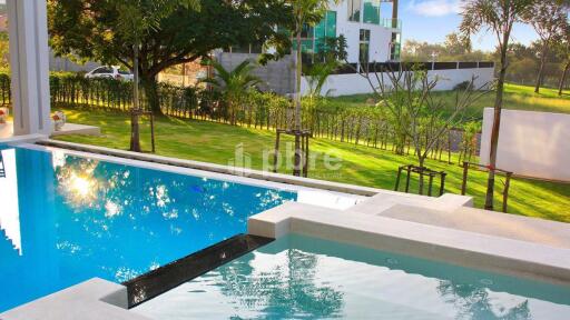 Phoenix Golf Course Pool Villa for Sale