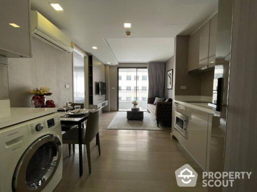 1-BR Condo at Dazzle Sukhumvit 7 near BTS Nana