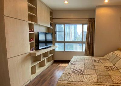 2-BR Condo at Q House Sathorn near BTS Krung Thon Buri