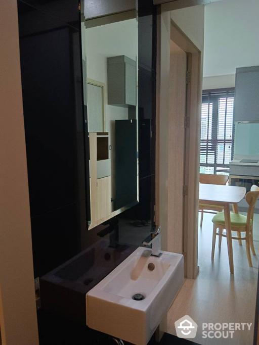 1-BR Condo at Rhythm Sukhumvit 36-38 near BTS Thong Lor