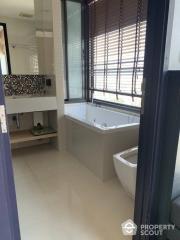 1-BR Condo at Rhythm Sukhumvit 44/1 near BTS Phra Khanong