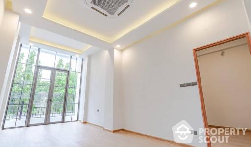 4-BR Townhouse near BTS Ekkamai