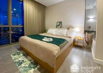 1-BR Condo at The Room Bts Wongwianyai near BTS Wongwian Yai