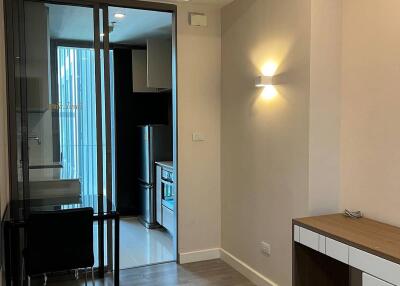 1-BR Condo at The Room Bts Wongwianyai near BTS Wongwian Yai