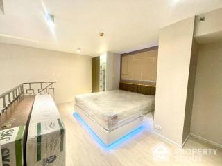 1-BR Condo at The Lofts Silom near BTS Surasak