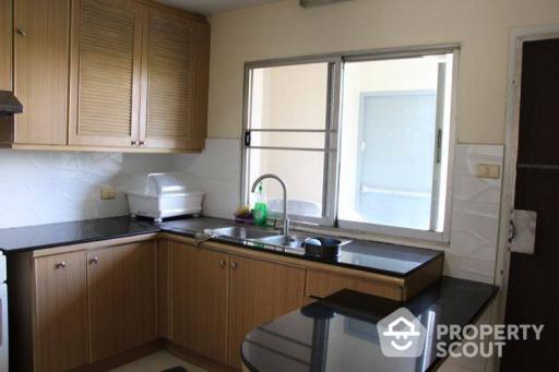 3-BR Condo at Regent On The Park1 (sukhumvit26) Condominium near MRT Phetchaburi