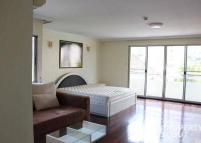 3-BR Condo at Regent On The Park1 (sukhumvit26) Condominium near MRT Phetchaburi