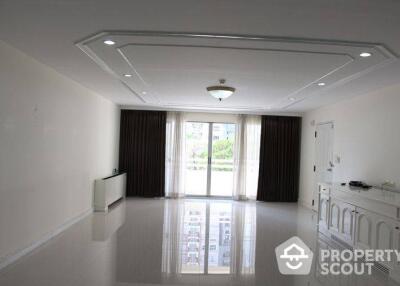 3-BR Condo at Regent On The Park1 (sukhumvit26) Condominium near MRT Phetchaburi