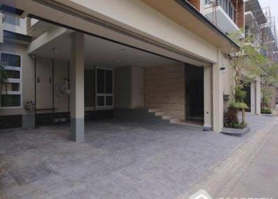 4-BR Villa near BTS Ari