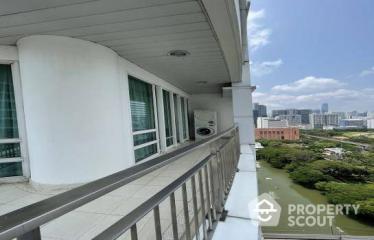 2-BR Condo at Baan Rajprasong Condominium near BTS Ratchadamri