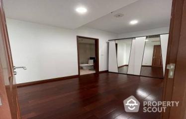 2-BR Condo at Baan Rajprasong Condominium near BTS Ratchadamri