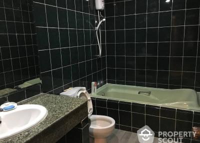 5-BR Townhouse near BTS Krung Thon Buri