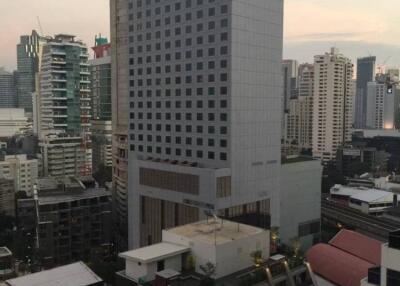 1-BR Condo at Edge Sukhumvit 23 near MRT Sukhumvit