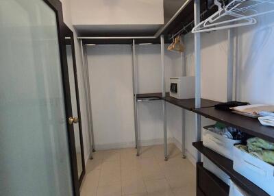 3-BR Condo at Athenee Residence near BTS Phloen Chit