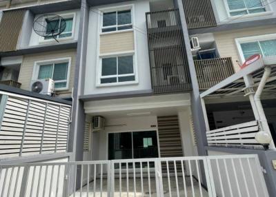 3-BR Townhouse at The Rich Biz Home @ Sukhumvit 105 in Bang Na Tai