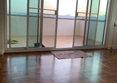 2-BR Condo at Green Peace Mansion near MRT Kamphaeng Phet