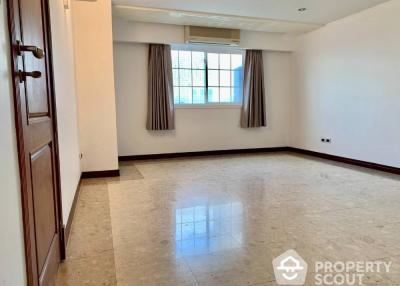 2-BR Condo at Green Peace Mansion near MRT Kamphaeng Phet