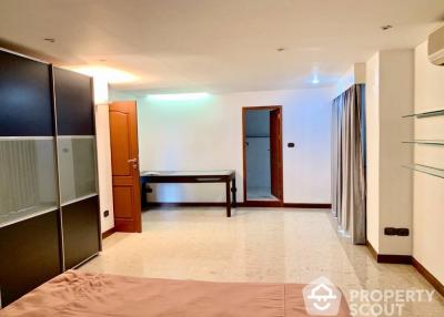 2-BR Condo at Green Peace Mansion near MRT Kamphaeng Phet