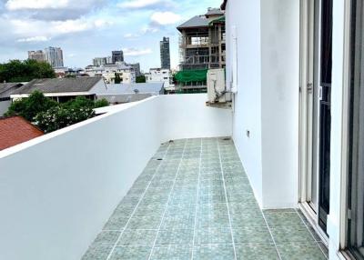 2-BR Condo at Green Peace Mansion near MRT Kamphaeng Phet