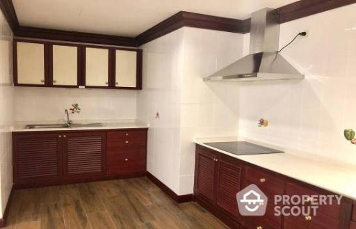 2-BR Condo at Green Peace Mansion near MRT Kamphaeng Phet