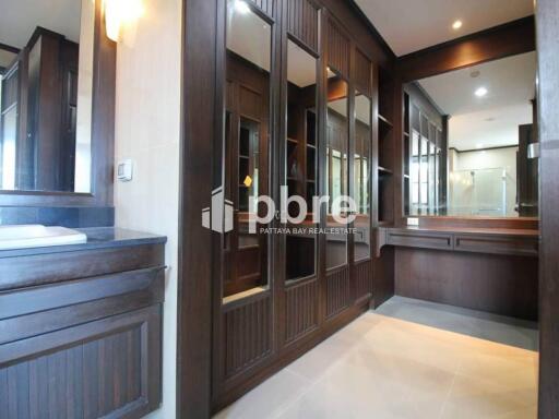 180 ตรม., 2 ห้องนอน, 2 ห้องน้ำ คอนโด ราคา ฿ 11,600,000