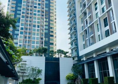 1-BR Condo at The Room Sukhumvit 62 near BTS Punnawithi