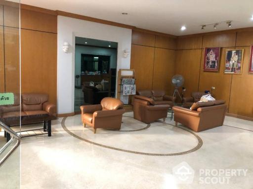 2-BR Condo at Baan Kasemsan 1 Condo near BTS National Stadium