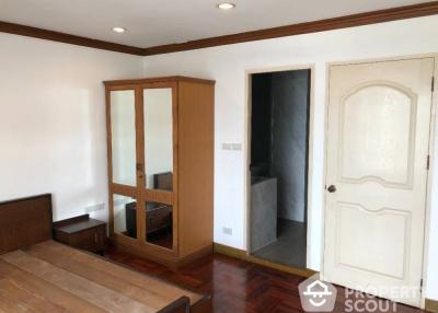 2-BR Condo at Baan Kasemsan 1 Condo near BTS National Stadium