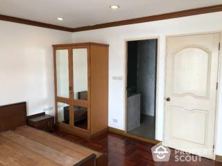 2-BR Condo at Baan Kasemsan 1 Condo near BTS National Stadium