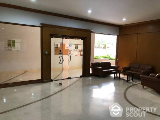 2-BR Condo at Baan Kasemsan 1 Condo near BTS National Stadium