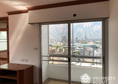 2-BR Condo at Baan Kasemsan 1 Condo near BTS National Stadium