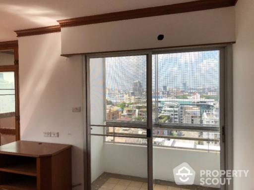 2-BR Condo at Baan Kasemsan 1 Condo near BTS National Stadium