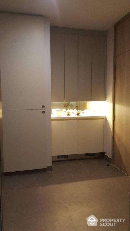 1-BR Condo at Noble Ploenchit near BTS Phloen Chit