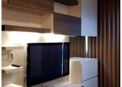 1-BR Condo at Villa Sathorn near BTS Krung Thon Buri