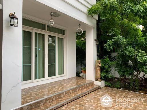 3-BR House near MRT Sam Yot