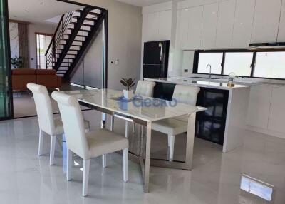 4 Bedrooms House East Pattaya H008557