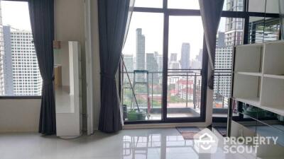 1-BR Condo at Villa Asoke near MRT Phetchaburi