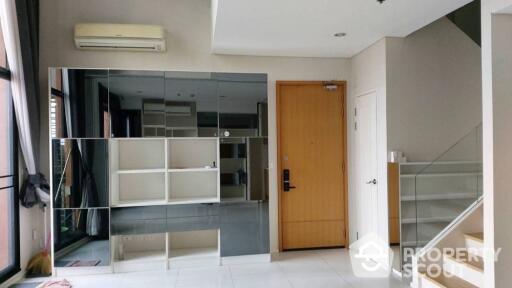 1-BR Condo at Villa Asoke near MRT Phetchaburi