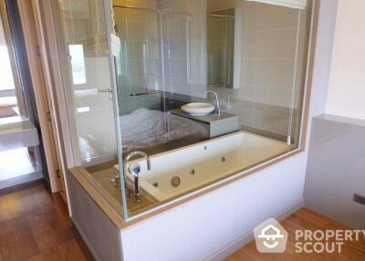 2-BR Condo at M Phayathai near BTS Victory Monument