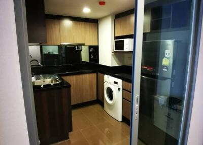 1-BR Condo at Focus Ploenchit near BTS Nana