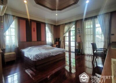 6-BR House near MRT Sanam Chai