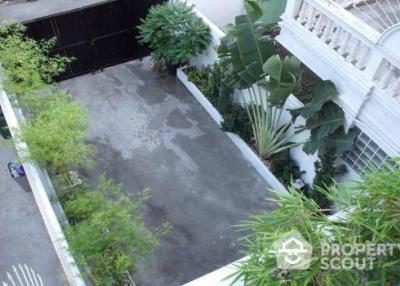 5-BR Townhouse near BTS Punnawithi