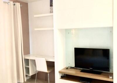 1-BR Condo at Q House Sathorn near BTS Krung Thon Buri